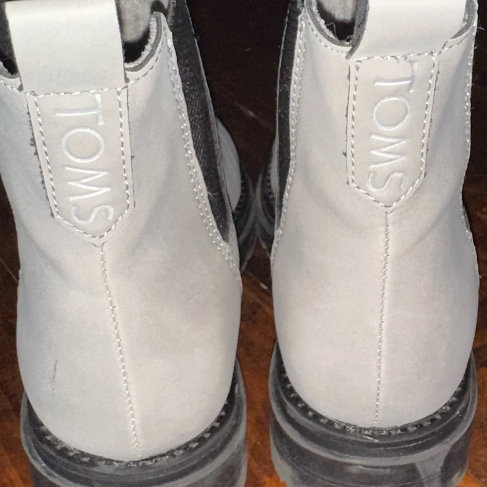 UEC TOMS Women's Skylar Chelsea boots Sz 7.5